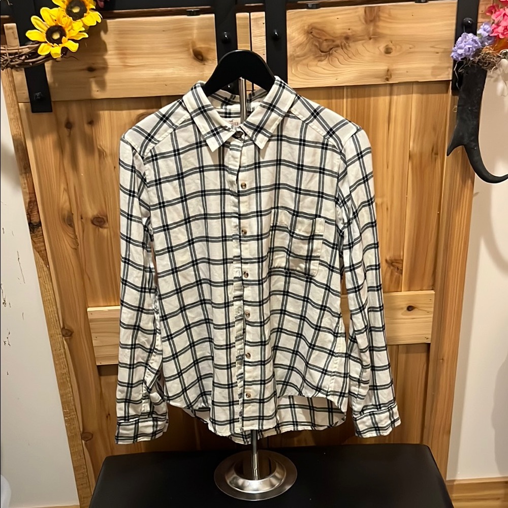 Hollister Men's Black and Cream Plaid Shirt